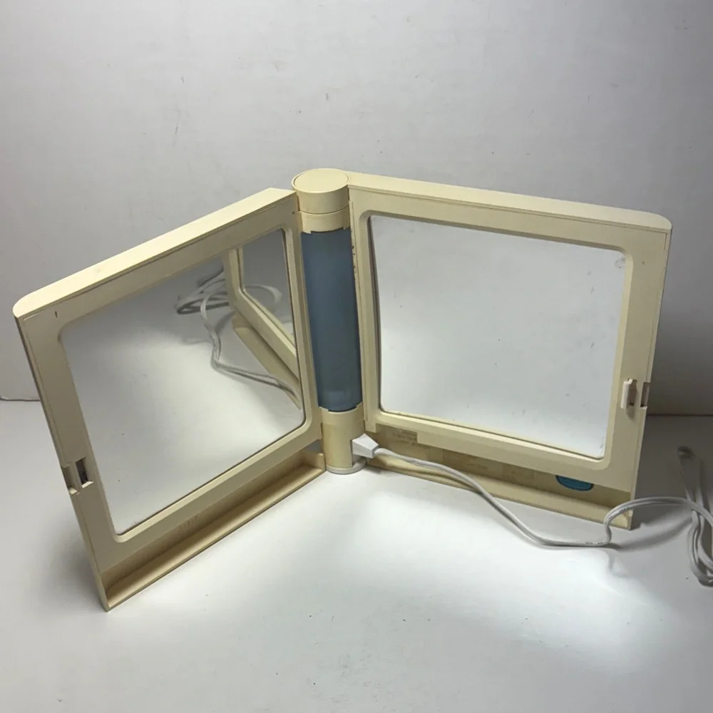 Clairol Take A Look Makeup Mirror - Vintage Portable Lghts Up